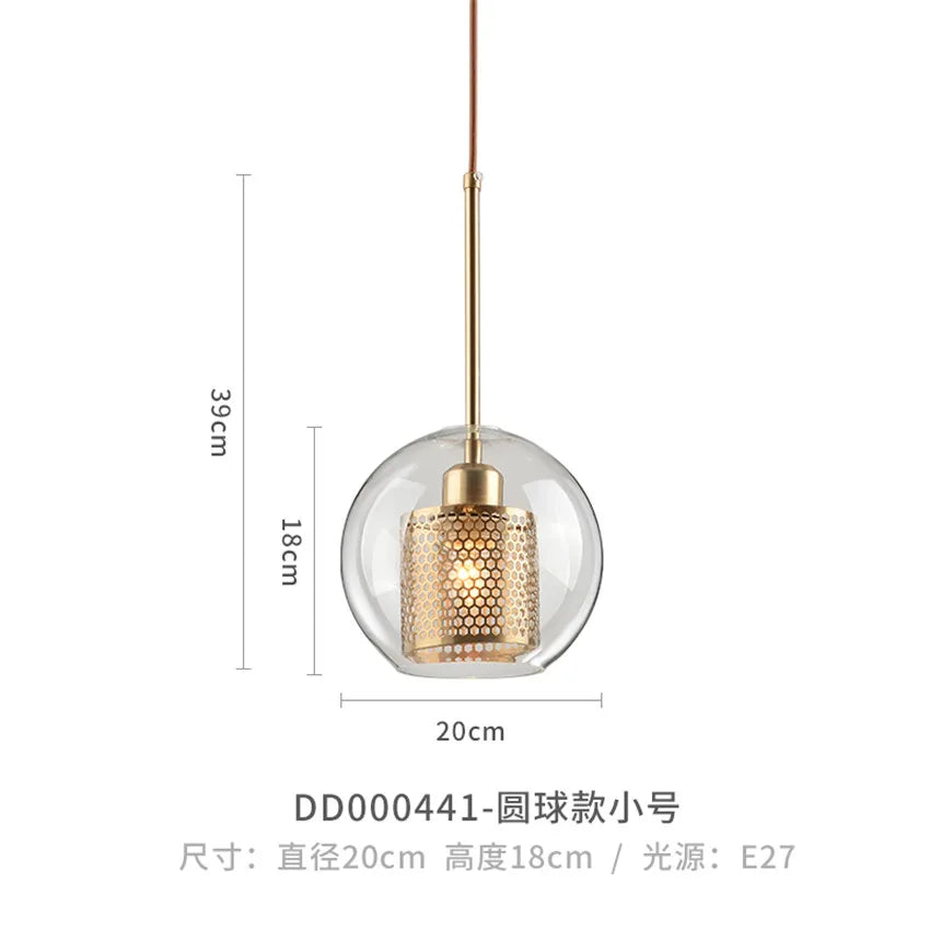 suspension moderne en verre pour décoration intérieure élégante.