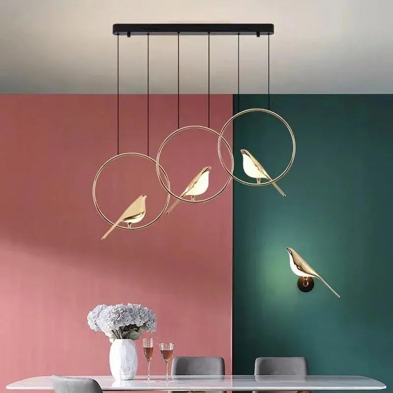 suspension LED oiseau fantaisie plaquée or design moderne ajustable.