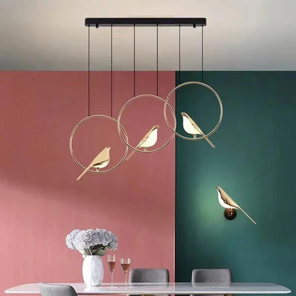 suspension LED oiseau fantaisie plaquée or design moderne ajustable.