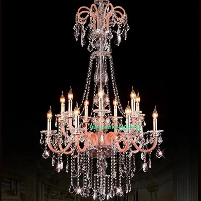 lustre moderne en cristal pour décoration intérieure élégante.