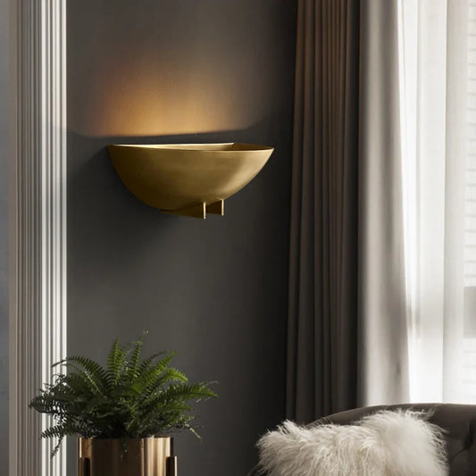 lampe de chevet en cuivre haut de gamme pour intérieur élégant.