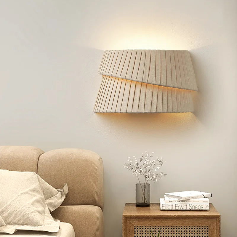 lustre minimaliste en tissu fait main style wabi sabi.