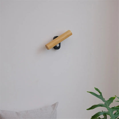 applique murale rotative minimaliste en bois avec interrupteur LED.