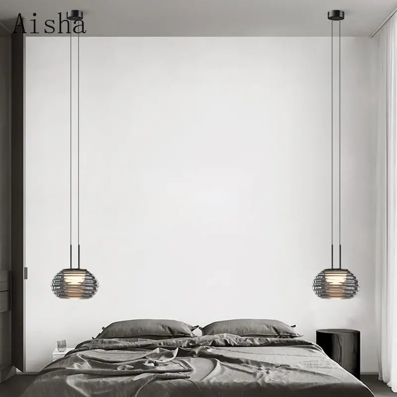 lampe de chevet suspendue design moderne en verre LED.