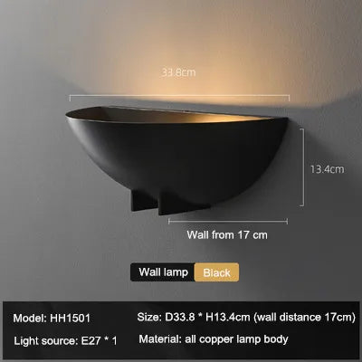 lampe de chevet en cuivre haut de gamme pour intérieur élégant.