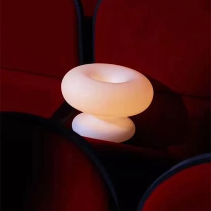 lampe à poser champignon en verre pour décoration intérieure.