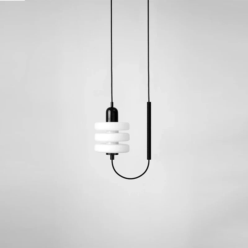 suspension scandinave en verre design minimaliste pour éclairage intérieur.