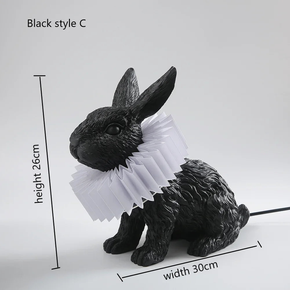 lampe de table créative en résine avec écharpe de lapin décorative.