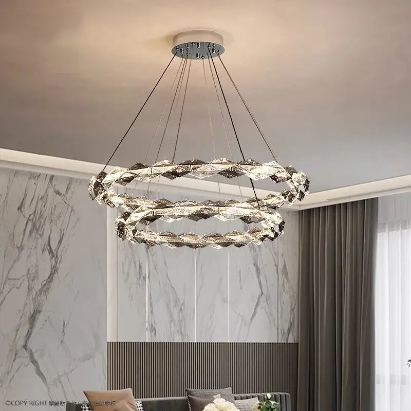 lustre moderne en cristal pour ambiance élégante et minimaliste.