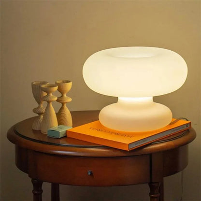 lampe à poser champignon en verre pour décoration intérieure.