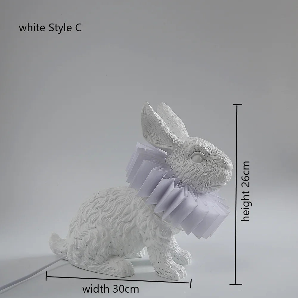 lampe de table créative en résine avec écharpe de lapin décorative.