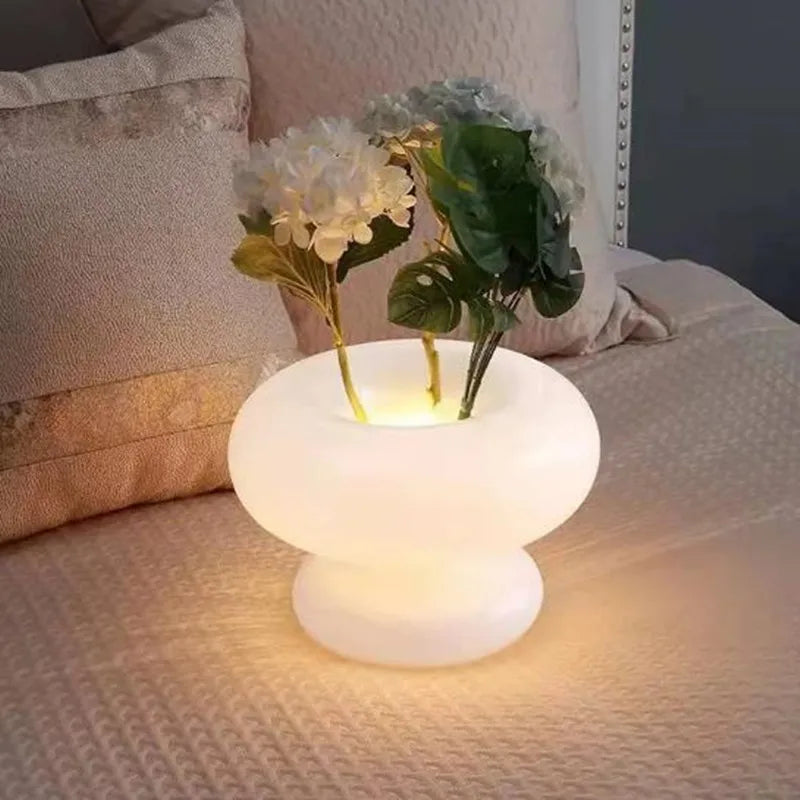 lampe à poser champignon en verre pour décoration intérieure.