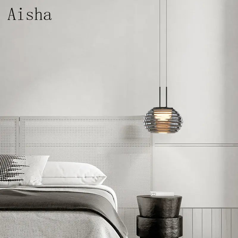 lampe de chevet suspendue design moderne en verre LED.