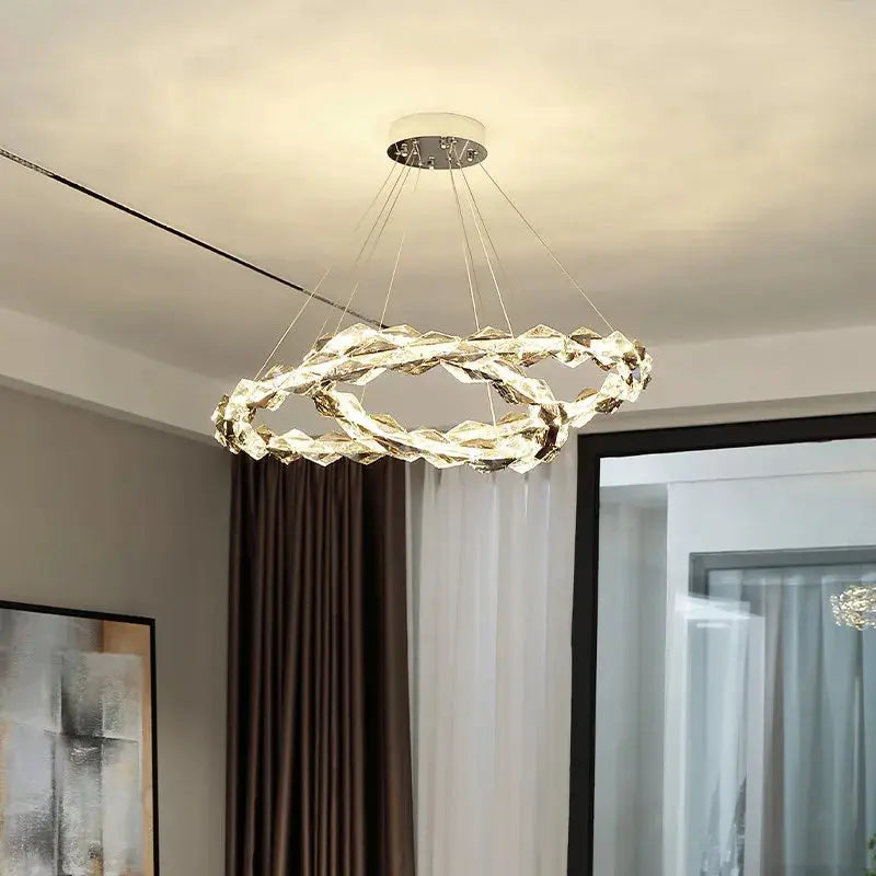 lustre moderne en cristal pour ambiance élégante et minimaliste.