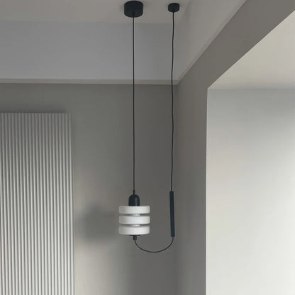 suspension scandinave en verre design minimaliste pour éclairage intérieur.