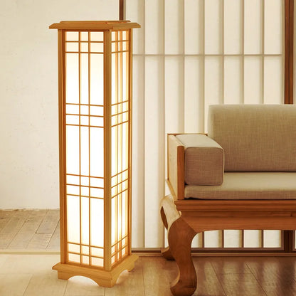 lampadaire japonais en bois pour un éclairage décoratif intérieur.