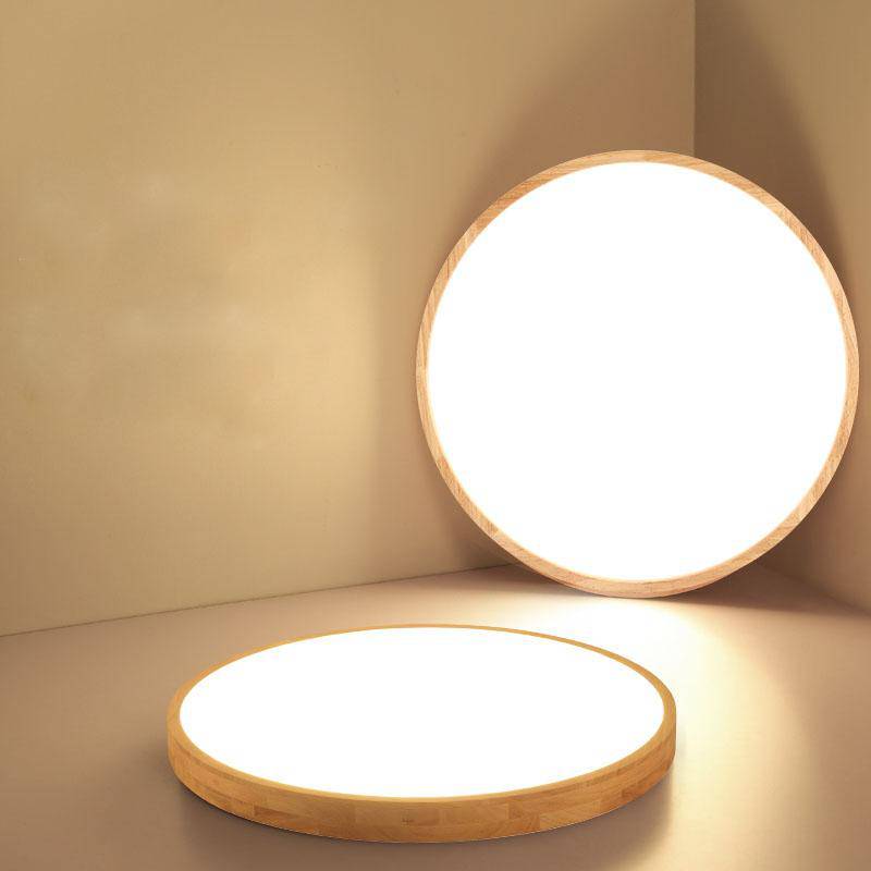 Plafonnier en bois à LED très fin en forme de rond.