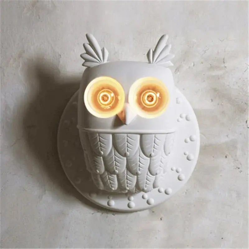 applique murale hibou en résine pour décoration intérieure.