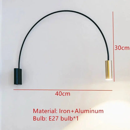 applique murale led en arc doré design moderne pour intérieur élégant.