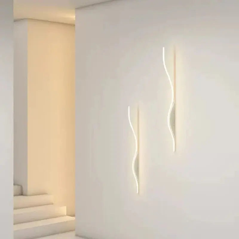 applique murale led moderne en forme de s pour éclairage décoratif.