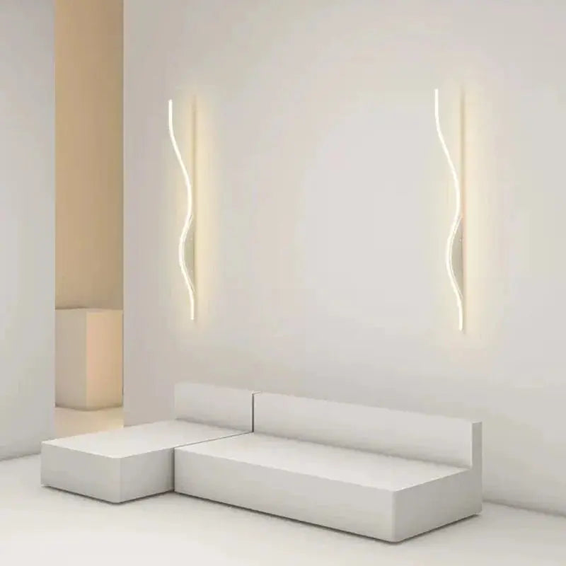 applique murale led moderne en forme de s pour éclairage décoratif.