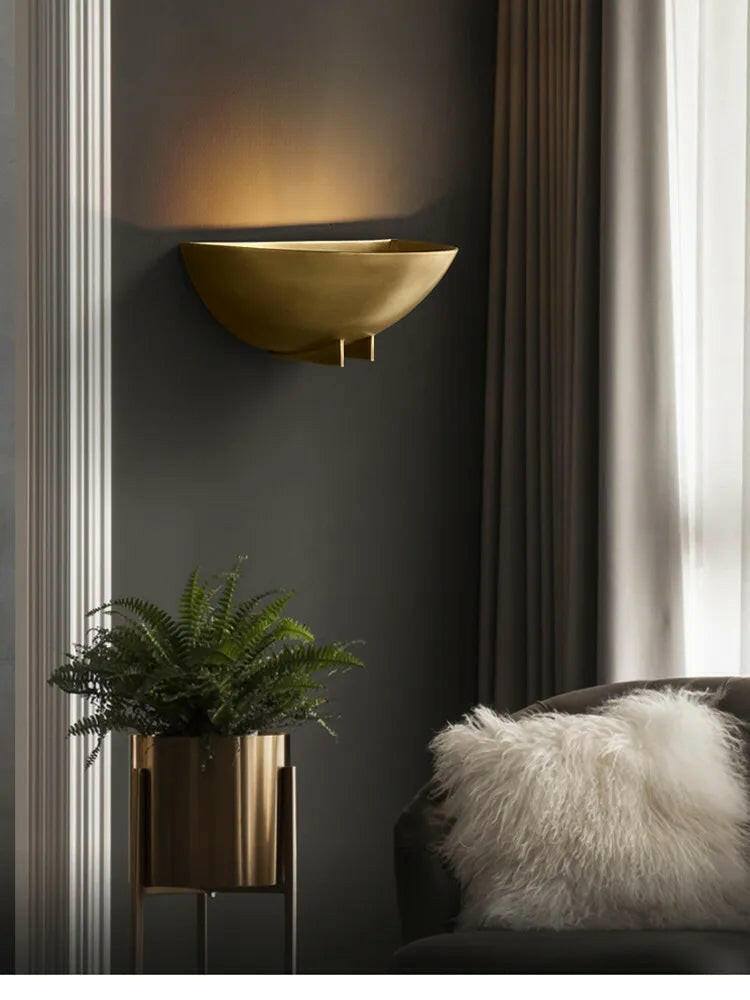 lampe de chevet en cuivre haut de gamme pour intérieur élégant.