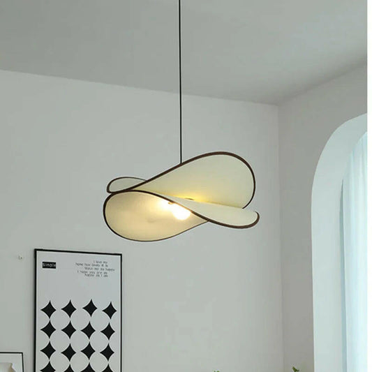 suspension moderne en tissu pour intérieur élégant et chaleureux.